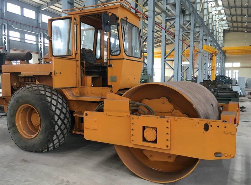 Cho thuê xe ủi lu cuốc cẩu 